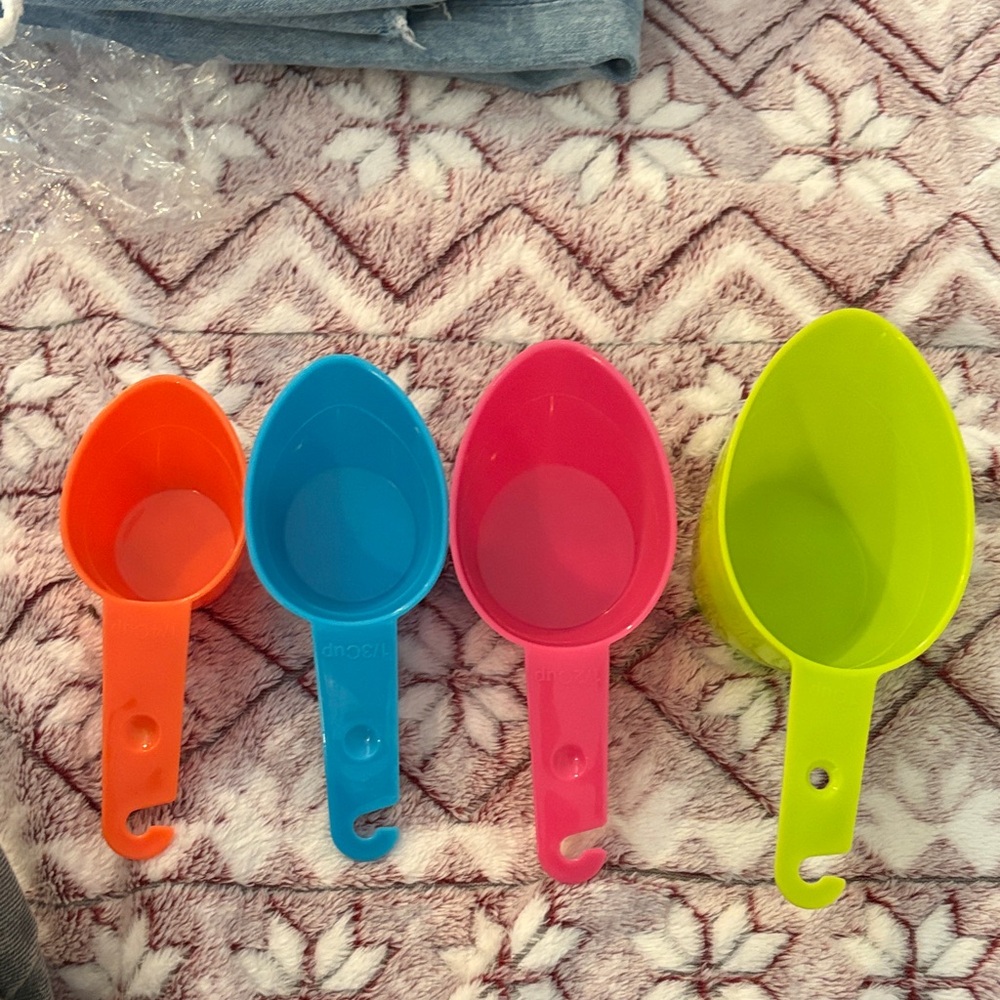 Colorful Measuring Cups Set - Picture 3 of 4
